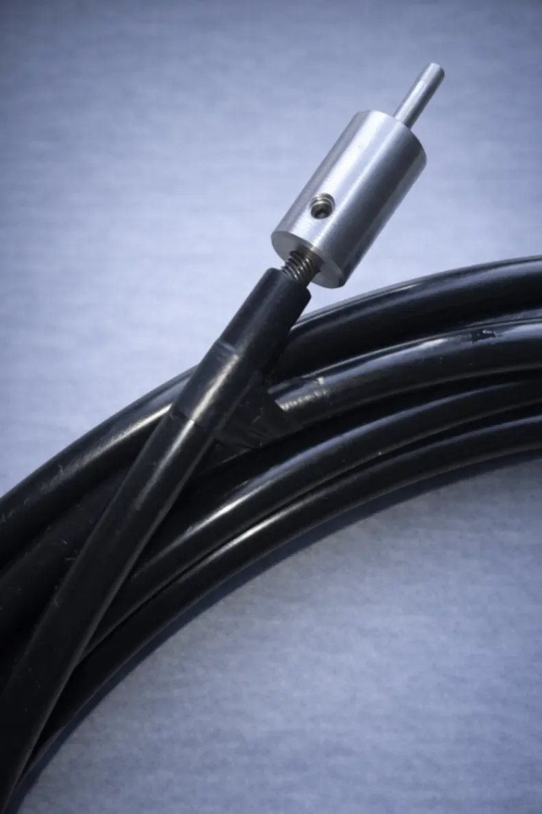 Kabel und Schutzhüllen